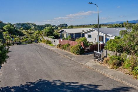 Photo of property in 4 Moana Street, Otaki Beach, Otaki, 5512