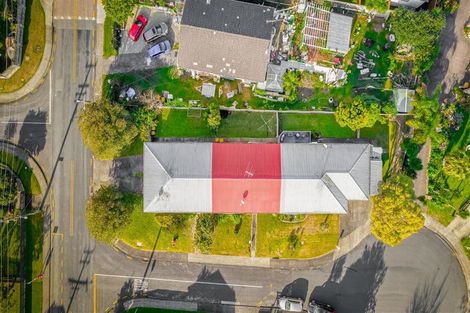 Photo of property in 2/61 Royal View Road, Te Atatu South, Auckland, 0610