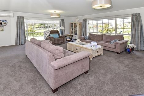 Photo of property in 1 Tolvah Place, Wattle Downs, Auckland, 2103