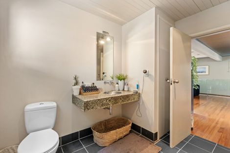 Photo of property in 14 Opou Road, Titirangi, Auckland, 0604