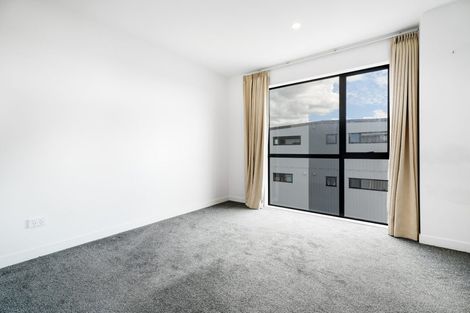 Photo of property in 19 Taipahitini Road, Rosehill, 2113