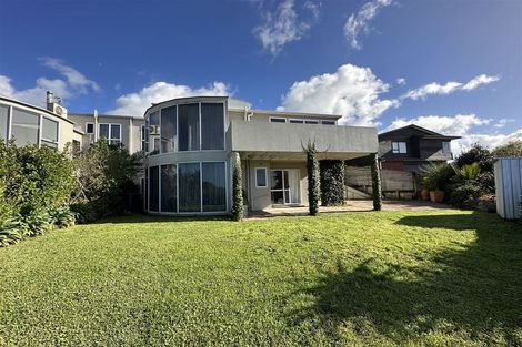 Photo of property in 23 Bernleigh Terrace, West Harbour, Auckland, 0618