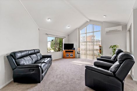 Photo of property in 1/238 Botany Road, Golflands, Auckland, 2013