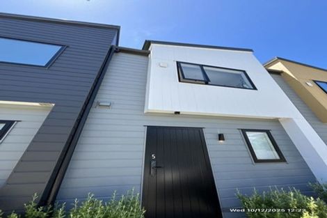 Photo of property in 5/241 Don Buck Road, Massey, Auckland, 0614