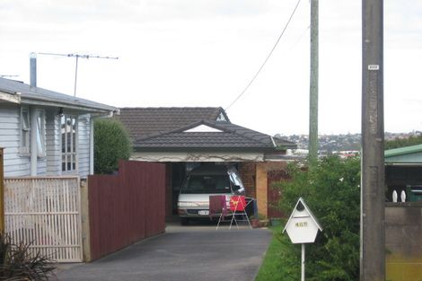 Photo of property in 48 Waimumu Road, Massey, Auckland, 0614