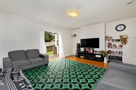 Photo of property in 1/132 Edmonton Road, Te Atatu South, Auckland, 0610