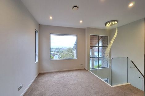 Photo of property in 8 Bintulu Place, Fairview Heights, Auckland, 0632