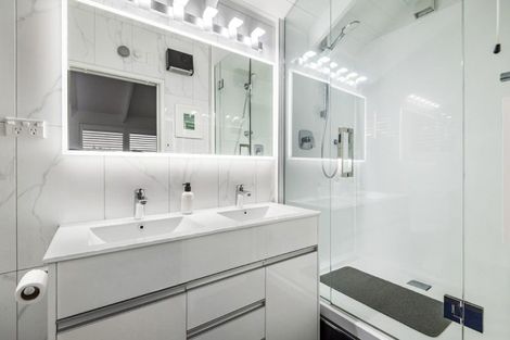Photo of property in 3 Sandiacre Way, Browns Bay, Auckland, 0630