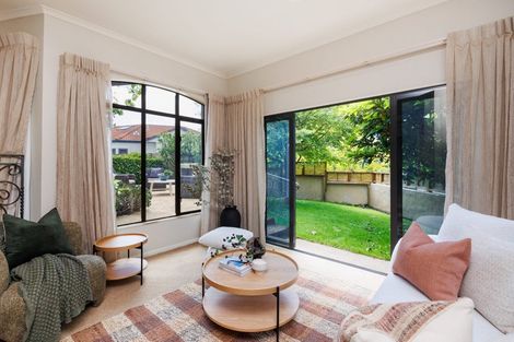 Photo of property in 3 The Oaks, Awapuni, Palmerston North, 4412