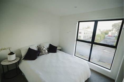 Photo of property in 16 Rauemi Way, Te Atatu South, Auckland, 0610