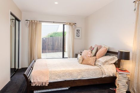 Photo of property in 30 Drayton Drive, Mount Pleasant, Christchurch, 8081