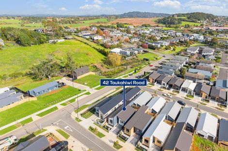 Photo of property in 42 Taukahiwi Road, Pukekohe, 2120