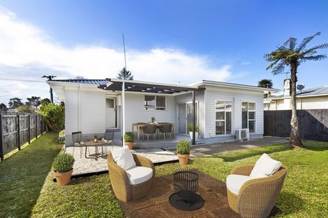 Photo of property in 604b Te Atatu Road, Te Atatu Peninsula, Auckland, 0610