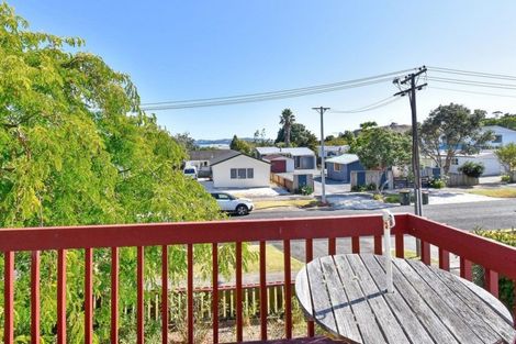 Photo of property in 24 Bertram Road, Kawakawa Bay, Papakura, 2585