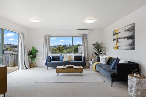 Photo of property in 1/12 Sunnyfield Crescent, Glenfield, Auckland, 0629