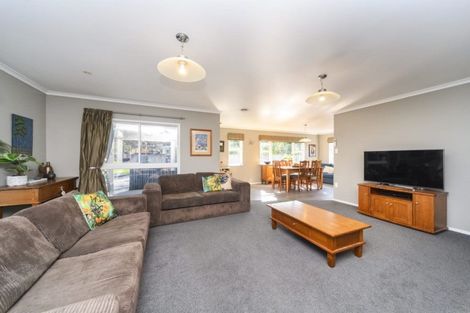 Photo of property in 21 Mokau Place, Terrace End, Palmerston North, 4410