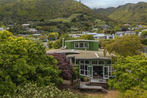 Photo of property in 84 Winara Avenue, Waikanae, 5036