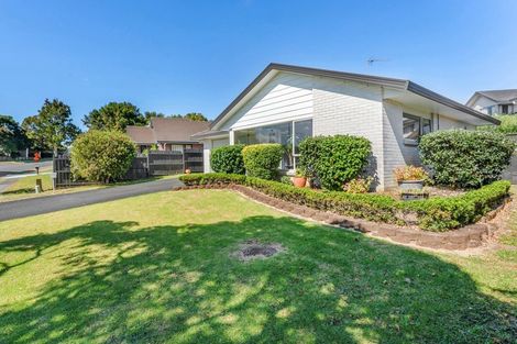 Photo of property in 1/8 Solana Court, Botany Downs, Auckland, 2010