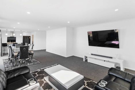 Photo of property in 8 Clonbunny Close, Rolleston, 7614