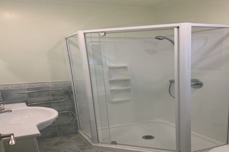 Photo of property in 1 Kittiwake Drive, Schnapper Rock, Auckland, 0632