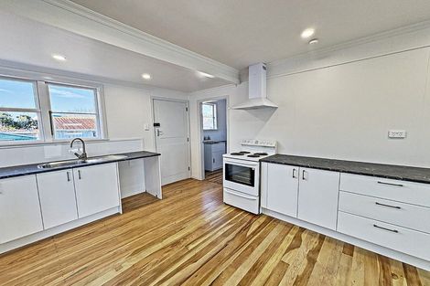 Photo of property in 240 Cornfoot Street, Castlecliff, Whanganui, 4501