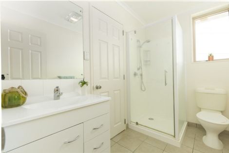 Photo of property in 5 Kathleen Reece Place, Waiuku, 2123