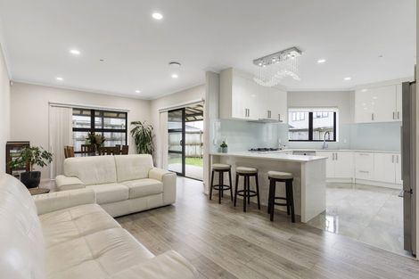 Photo of property in 25 Drumbuoy Drive, Flat Bush, Auckland, 2019