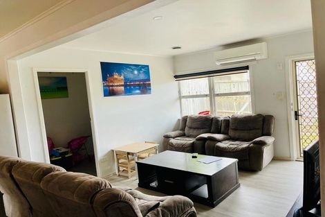 Photo of property in 2/15 Waterview Road West, Takanini, 2112