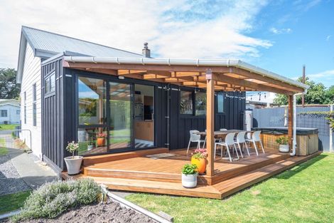 Photo of property in 12 Root Street, Gisborne, 4010