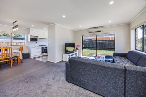Photo of property in 2/10 Airfield Road, Takanini, 2112