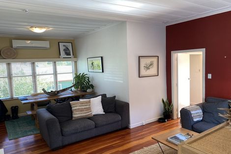 Photo of property in 1/130 Sunset Road, Unsworth Heights, Auckland, 0632