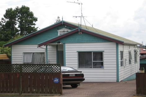 Photo of property in 25 Miro Street, New Lynn, Auckland, 0600
