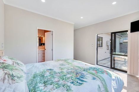 Photo of property in 3a Edwards Avenue, Henderson, Auckland, 0610