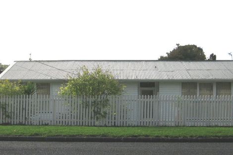 Photo of property in 18 Larnoch Road, Henderson, Auckland, 0610