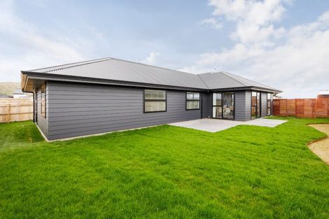 Photo of property in 70 Atlantic Drive, Fitzherbert, Palmerston North, 4410