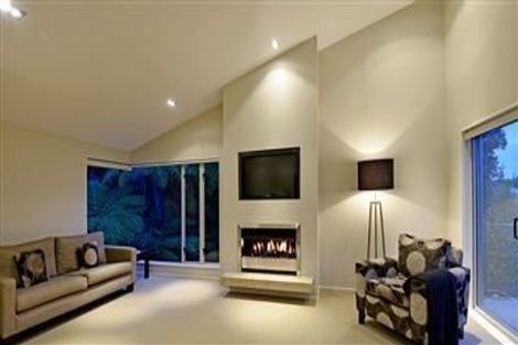 Photo of property in 20 Garmons Way, Castor Bay, Auckland, 0620