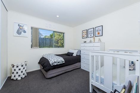 Photo of property in 2a Renata Crescent, Te Atatu Peninsula, Auckland, 0610