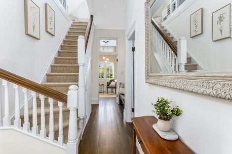 Photo of property in 2 Castlemaine Close, Karori, Wellington, 6012