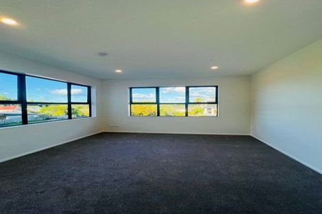 Photo of property in 46 Topliss Drive, Northcross, Auckland, 0632