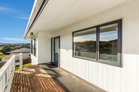 Photo of property in 49a Albatross Close, Whitby, Porirua, 5024