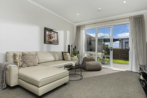 Photo of property in 4a Makura Road, Long Bay, Auckland, 0630