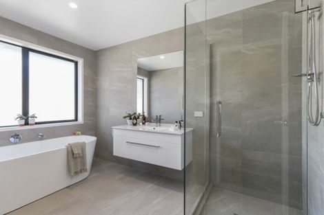 Photo of property in 16 Dumas Place, Rosehill, Papakura, 2113