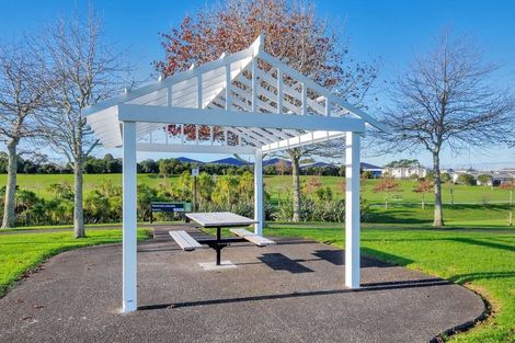 Photo of property in 15 Russett Grove, Henderson, Auckland, 0612
