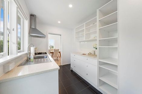 Photo of property in 18 Kenmure Avenue, Forrest Hill, Auckland, 0620