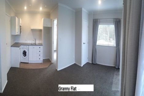 Photo of property in 105 Litten Road, Cockle Bay, Auckland, 2014