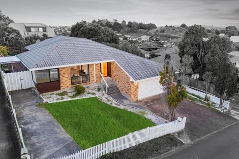 Photo of property in 40 Pigeon Mountain Road, Half Moon Bay, Auckland, 2012