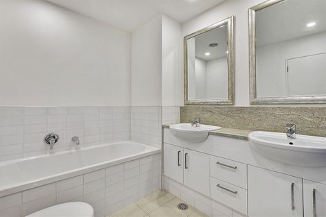 Photo of property in 2a/2 Frieston Road, Milford, Auckland, 0620