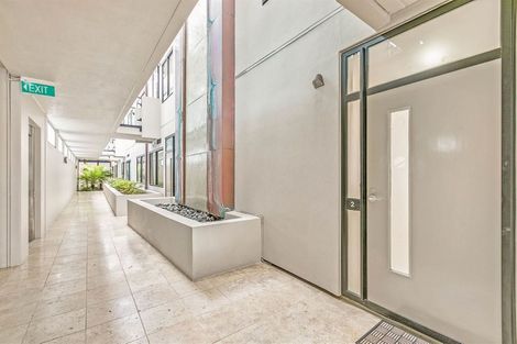 Photo of property in 2a/2 Frieston Road, Milford, Auckland, 0620