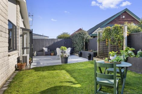Photo of property in 1 Mangorei Road, Merrilands, New Plymouth, 4312