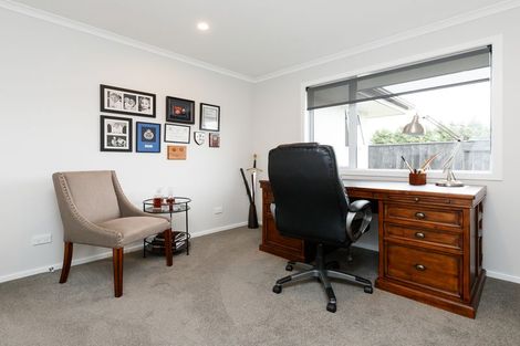 Photo of property in 20 Pegasus Place, Kelvin Grove, Palmerston North, 4414